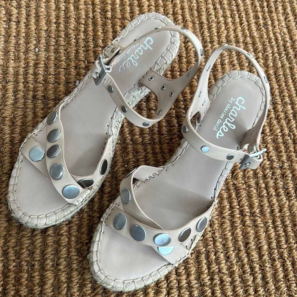 Charles David‎ Creme Wedges W Silver Button Detailing